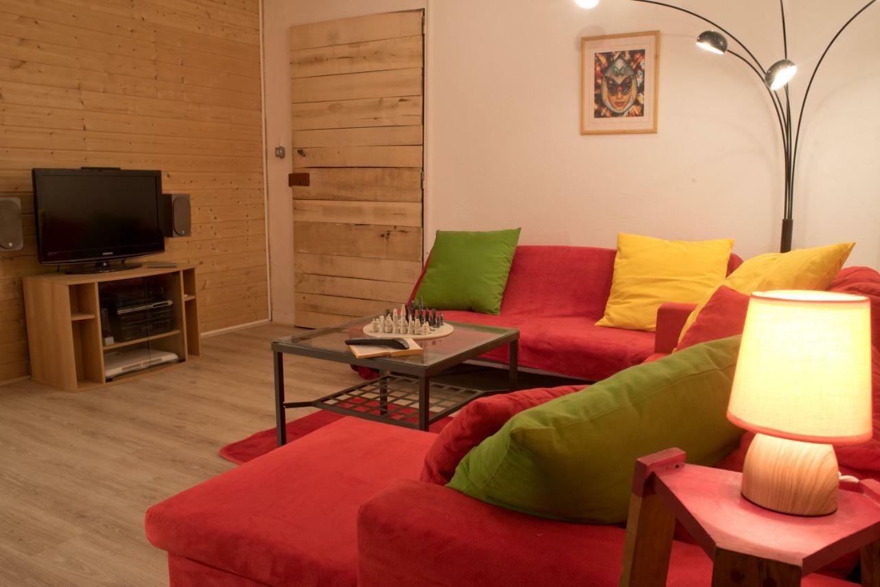 Le Fil Rouge Saint-Pierre-d'Aurillac Exterior foto